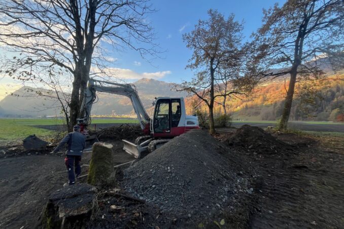 Bau der Biotopkette mit drei Gelbauchunkengewässern.