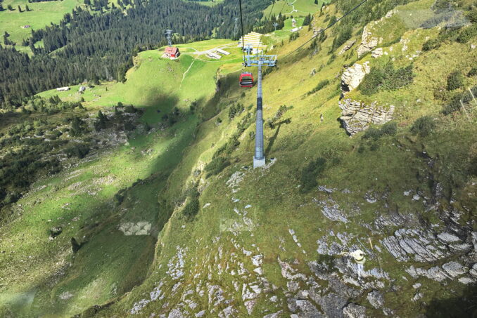 Der Linienverlauf der 2017 neu erstellten Gondelbahn konnte in Vorprojekten bezüglich Landschaftsschutzes optimiert werden.